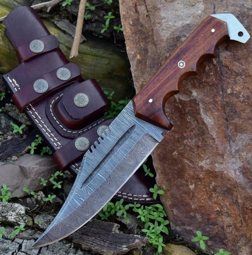 Compact Damascus Steel Skinner Knife.