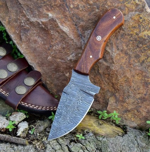 Damascus Steel Hunting Knife