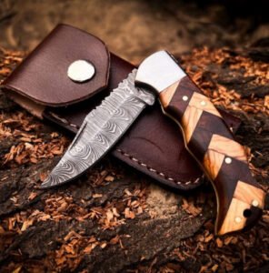 Damascus Folding Knife (Olive Wood/Dark Wood Handle)