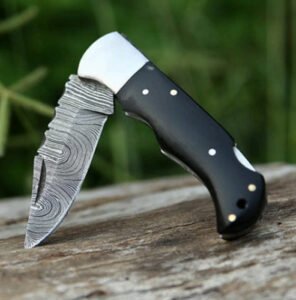Damascus Folding Knife (Buffalo Horn Handle)