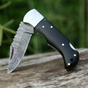 Damascus Folding Knife (Buffalo Horn Handle)